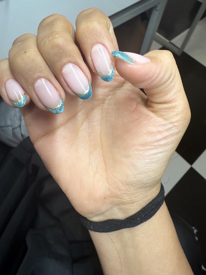 Black and White Salon and Nail Spa