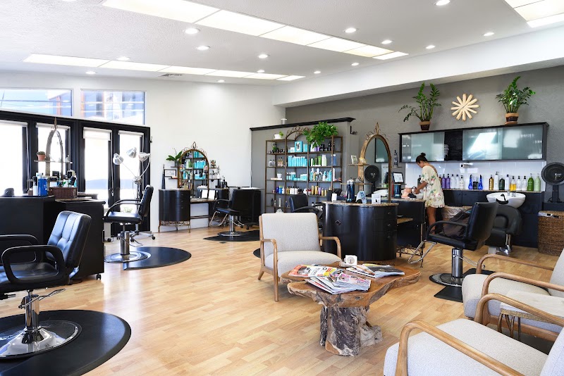 Salon Del Mar