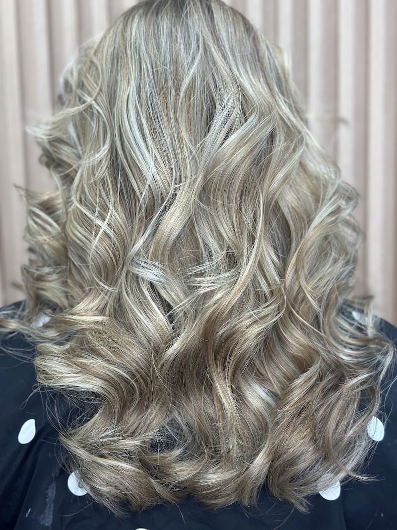 Julita Salon
