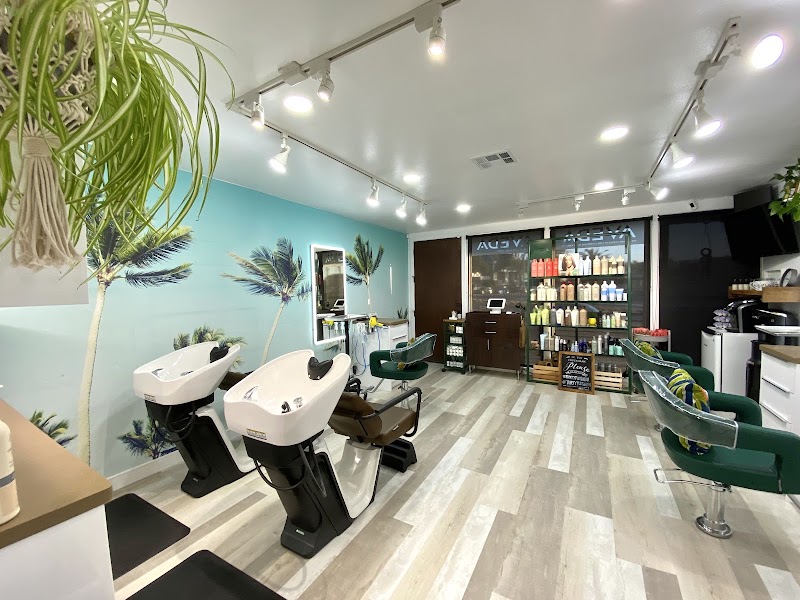 THIRTY-TWO Salon