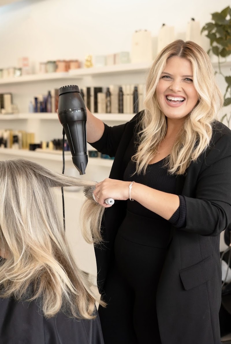 Elise Alves Salon