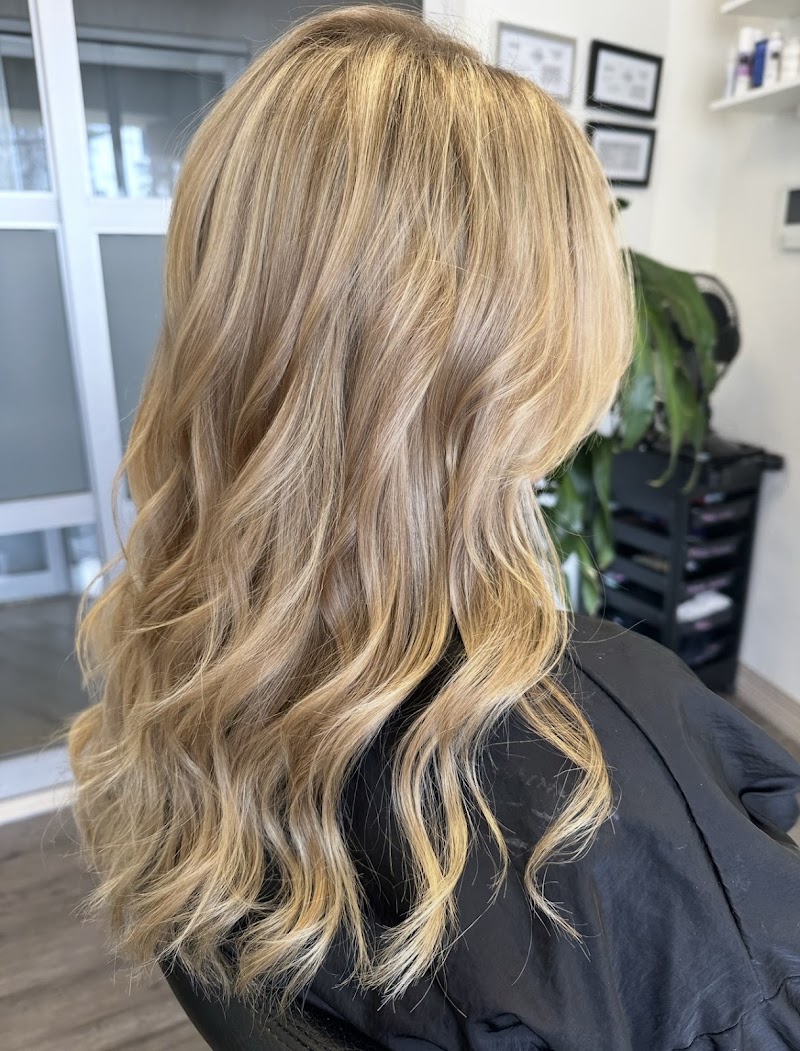 Simone Maryah Hair Studio