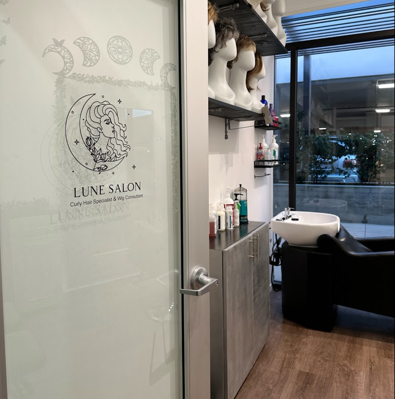 Lune Salon